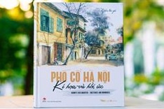 Bilingual sketch book on Hanoi published