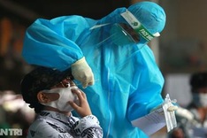 Hanoi authorities to provide financial support for Covid-19 screening tests