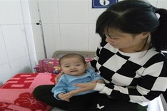 Dantri readers join hand to save little girl from blindness