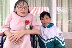 Girl with brittle bone disease opens class for poor students