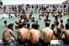 India heatwave takes temperatures near record highs