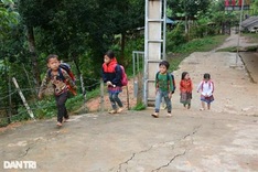 Children in remote Thanh Hoa district struggle to school