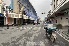 Hanoi renovates Trang Tien Street