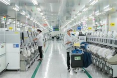 Vietnamese workers' average monthly income rises by 7.4% in H1