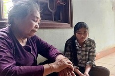 Teenage girl in need of help after losing her family members