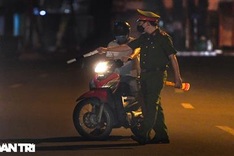 Many Hanoians fined for going out at night without travel permits