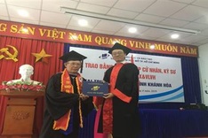 Elderly man awarded excellent bachelor degree