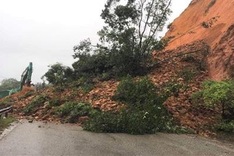Heavy rains case landslides in Nghe An, Ha Tinh