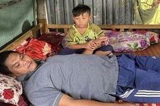 Single father calls for help after suffering from a stroke