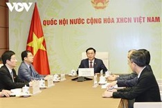 Top Vietnamese and Lao legislators hold phone talks