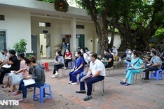 Hanoi police work overnight due to new travel regulations