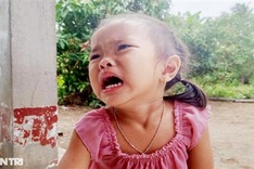 Poor mother seeking help to save daughter