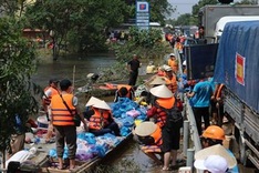 Hundreds of charity groups support Quang Binh flood victims