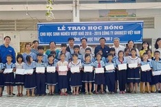 Grobest helps Dong Thap pupils overcome difficulties