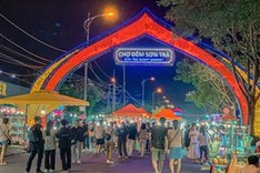 Danang riverside night market open until September