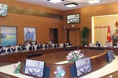 NA Chairwoman meets with outstanding intellectuals, scientists