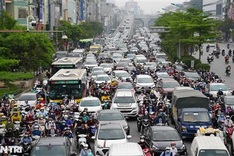 Hanoi streets jammed as kindergartens reopen