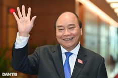 Nguyen Xuan Phuc sworn in as new state president of Vietnam