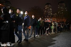 Hundreds wait through the night for their children school enrollment