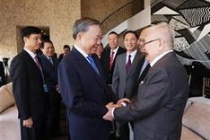 Top leader meets Vietnamese intellectuals in US