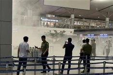 Passenger's backup battery explodes at Tan Son Nhat Airport