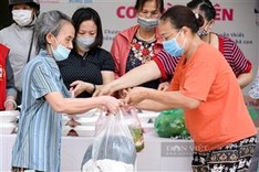 Meals and clothes offered for poor people in Hanoi