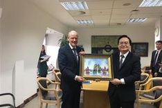 Vietnam, UK seek stronger educational cooperation