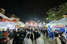 Danang holds Tet market for workers