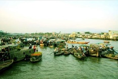 Cai Rang floating market busy before Tet