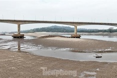 Da River sees record-low water level