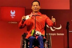 Powerlifter Le Van Cong wins silver at Tokyo 2020 Paralympics