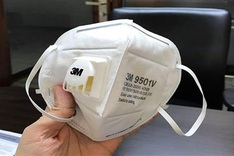 Hanoians flock to buy masks as air pollution worsens