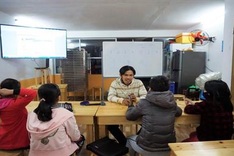 Charity English class opened in Danang restaurant