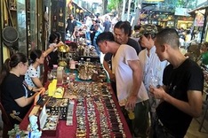 HCM City weekly antique market
