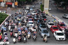 Hanoi streets busy again after loosened social distancing measures
