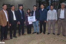 Dantri's readers support elderly woman to raise ill-mentally children