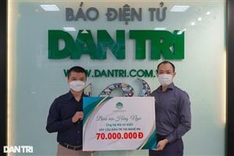 Poor villagers receive donations for new bridge in Nghe An