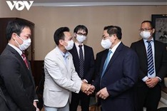 Government chief meets Vietnamese intellectuals in Japan