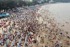 Haiphong beaches jammed with visitors