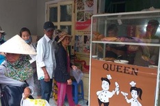 Quang Nam man opens free bread stall for poor people