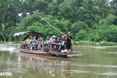 Hanoians struggling with severe flooding