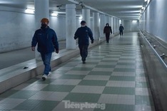 Hanoians go underground to avoid cold weather