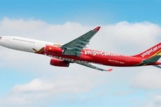 Vietjet presents one-year free airfares to Vietnamese women's football team