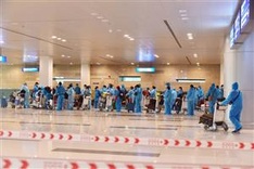 360 Vietnamese citizens return home from Singapore