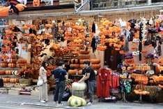 Halloween spirit haunts Hanoi street