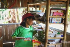 Free library for children in Hanoi river slum opened