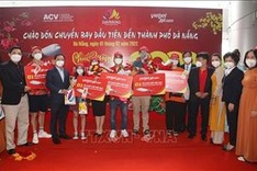 Vietjet flights brings first tourists in new lunar year to Da Nang, Van Don
