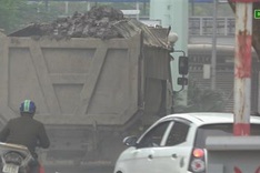 Construction trucks blamed for traffic hazards in Ha Dong