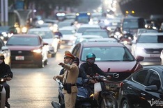 Hanoi police struggle with Tet traffic jams