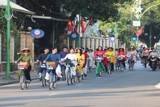 More than 100 join Ao Dai parade in Hanoi